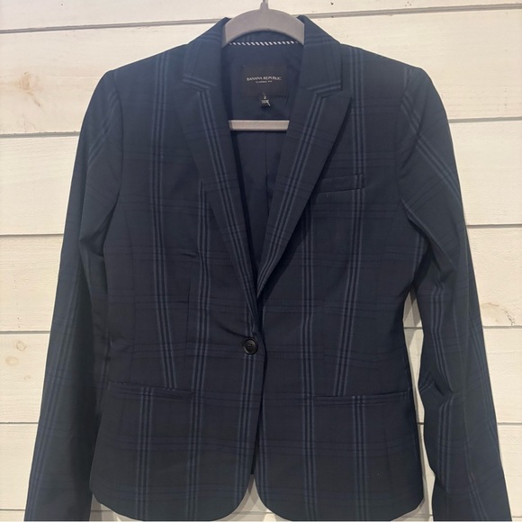BANANA REPUBLIC Women
Marzotto Italian Wool Navy Check
Plaid Blazer 2. - Picture 4 of 16